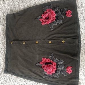 Flower appliqué skirt